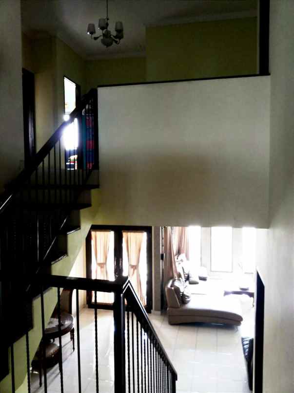 dijual rumah jl cisaranten