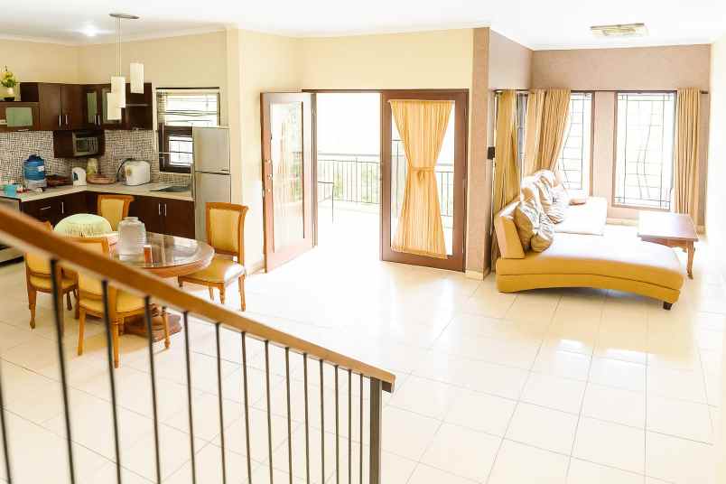 dijual rumah jl cisaranten