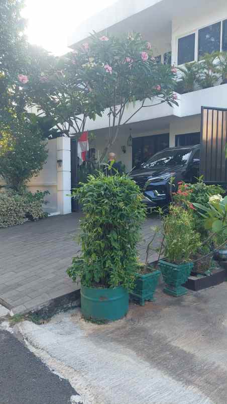 dijual rumah jl dempo kebayorn baru jakarta selatan