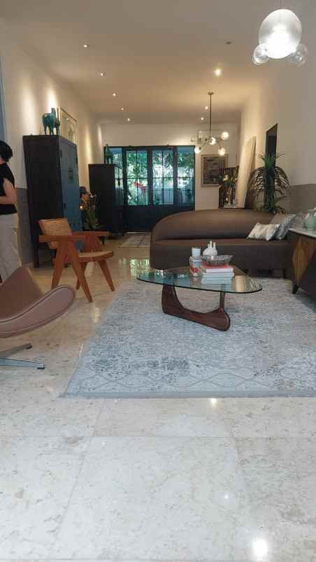 dijual rumah jl dempo kebayorn baru jakarta selatan