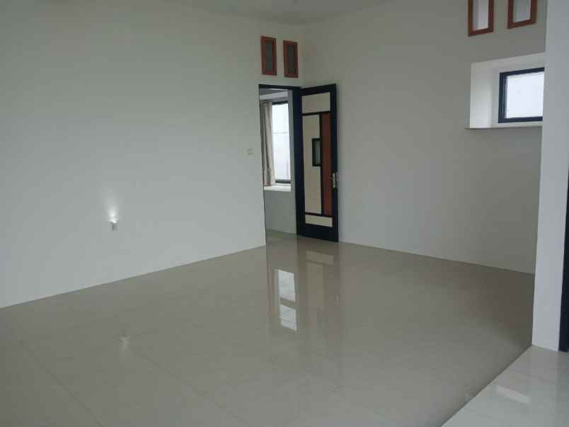 dijual rumah jl dr angka karangkobar