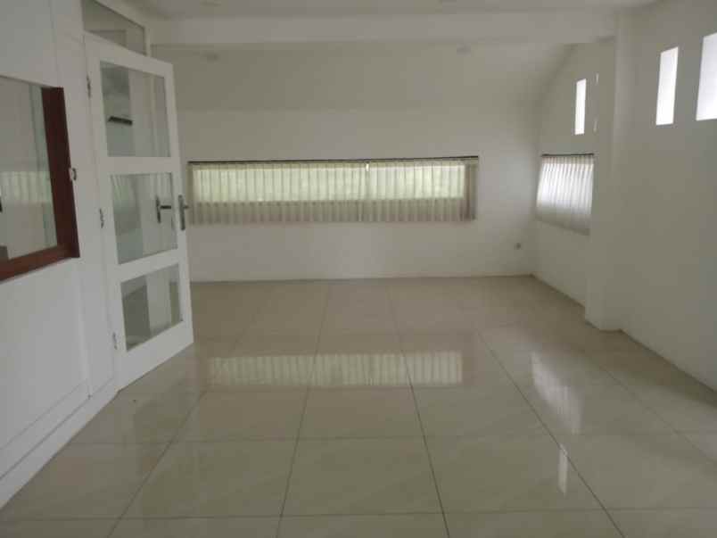 dijual rumah jl dr angka karangkobar