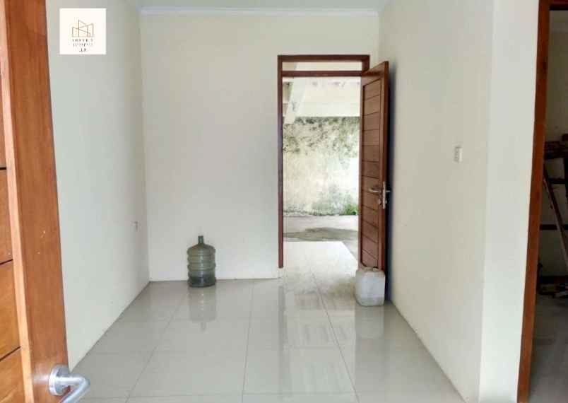 dijual rumah jl griya pos giro cinunuk