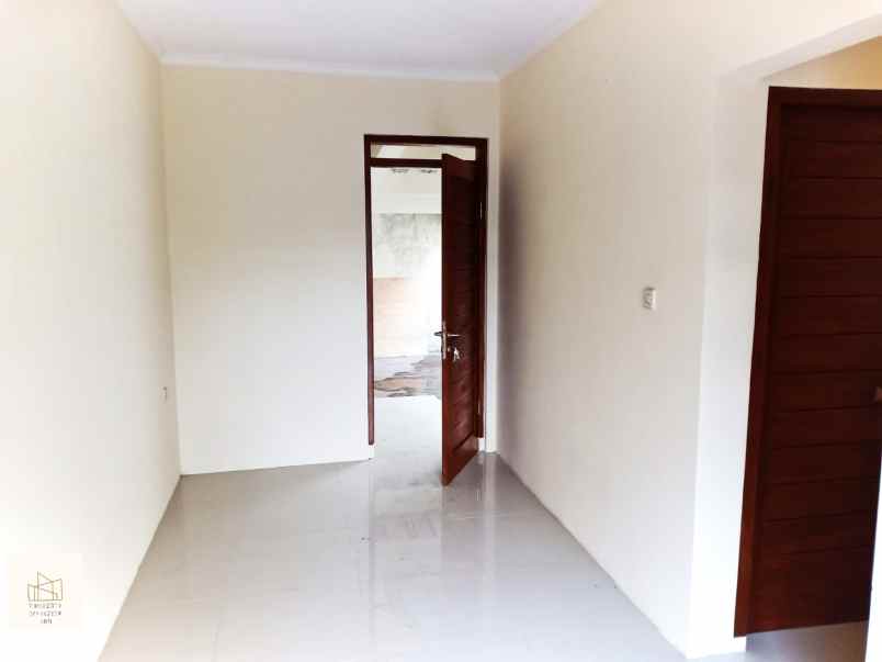 dijual rumah jl griya pos giro cinunuk