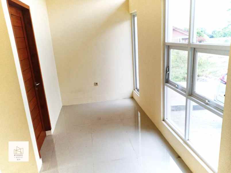 dijual rumah jl griya pos giro cinunuk