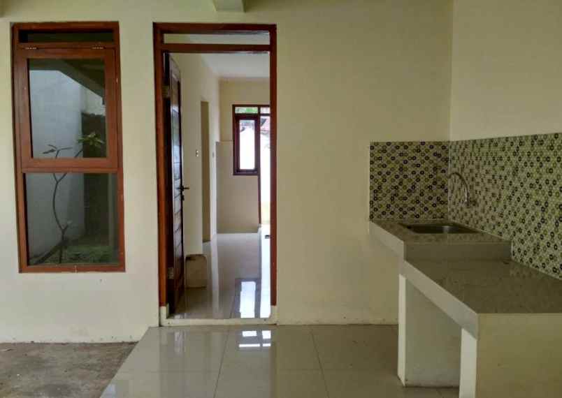 dijual rumah jl griya pos giro cinunuk