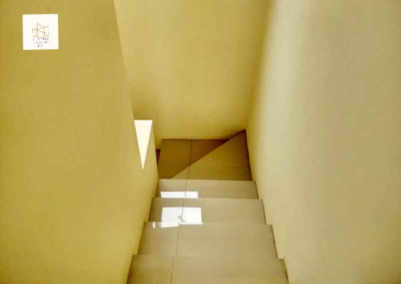 dijual rumah jl griya pos giro cinunuk