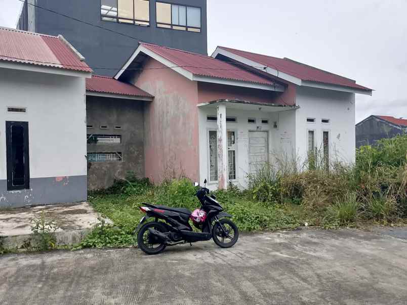 dijual rumah jl hangtuah