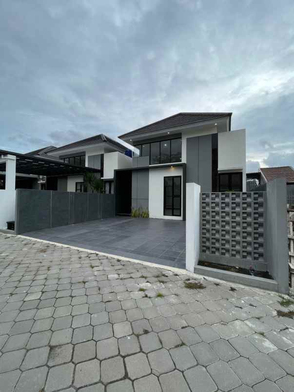 dijual rumah jl kaliurang km 13