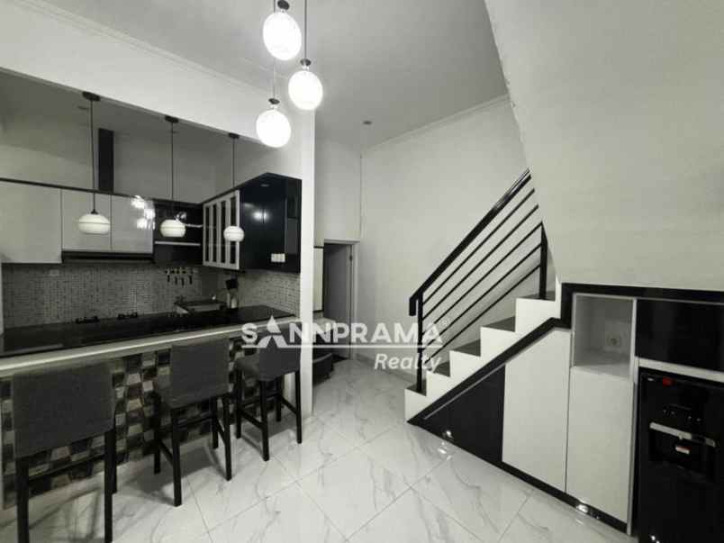 dijual rumah jl kavling marinir