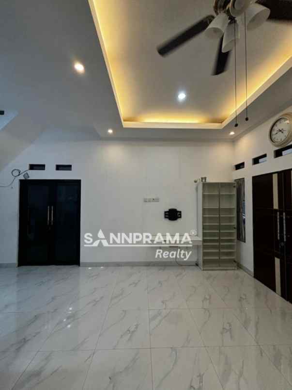 dijual rumah jl kavling marinir