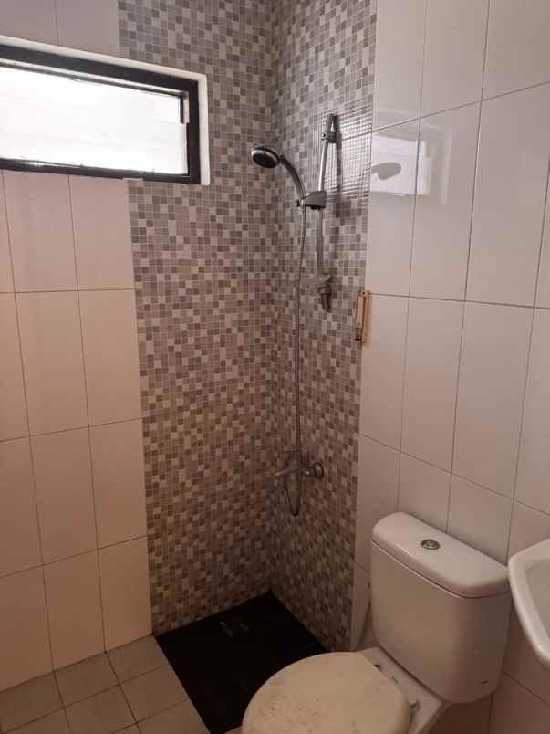 dijual rumah jl kh abdullah sindangbarang