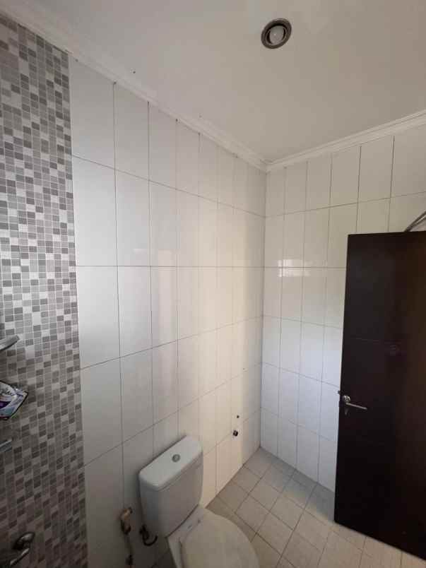 dijual rumah jl kh abdullah sindangbarang