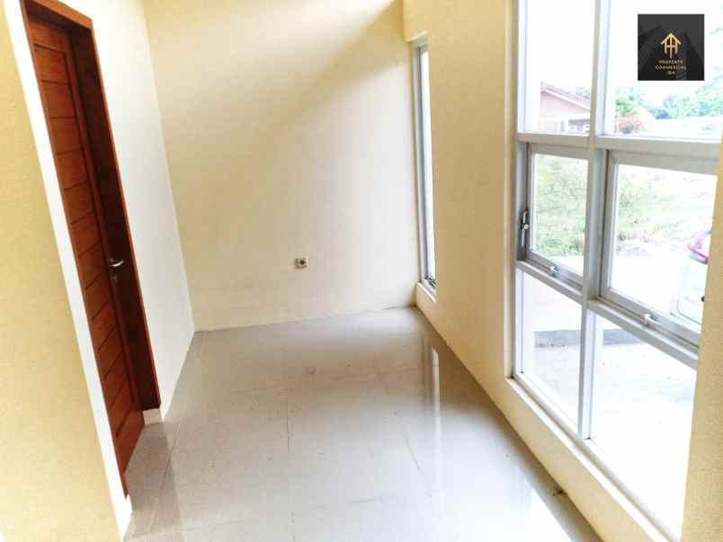 dijual rumah jl komplek griya pos giro