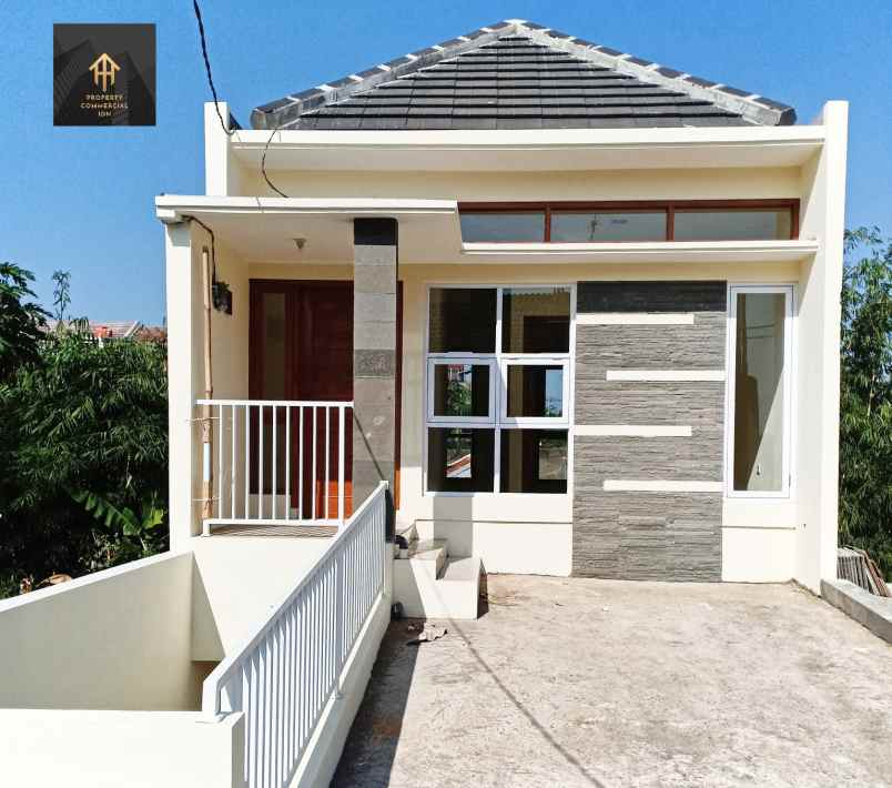 dijual rumah jl komplek griya pos giro