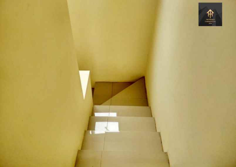 dijual rumah jl komplek griya pos giro