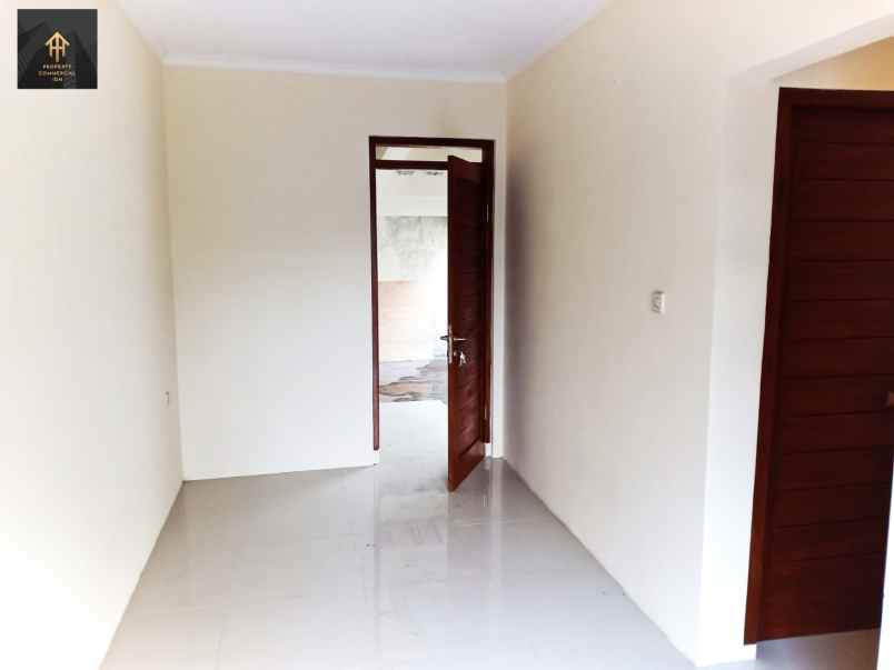 dijual rumah jl komplek griya pos giro