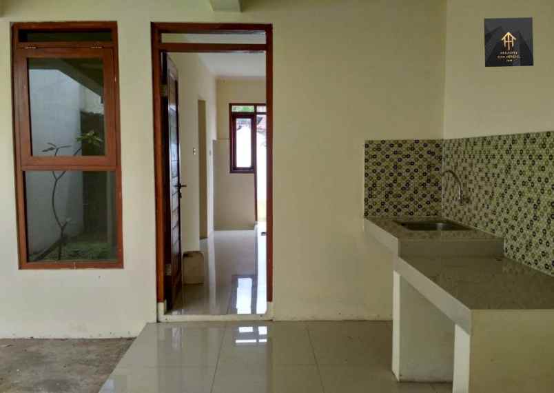 dijual rumah jl komplek griya pos giro