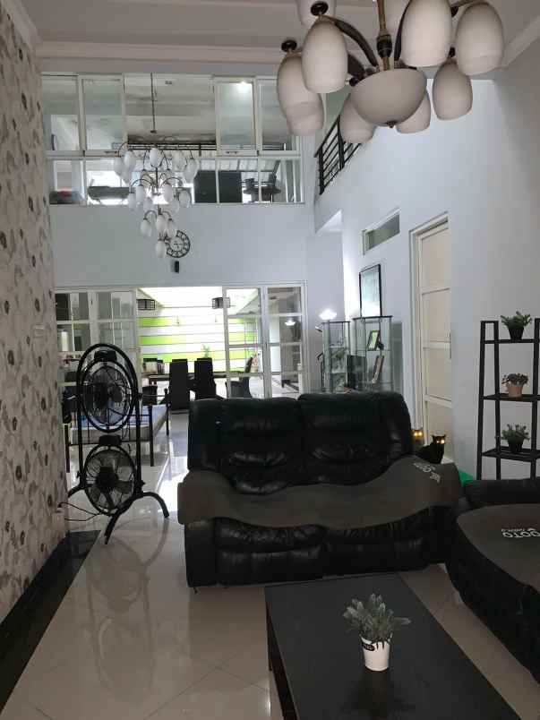 dijual rumah jl komplek kemang pratama