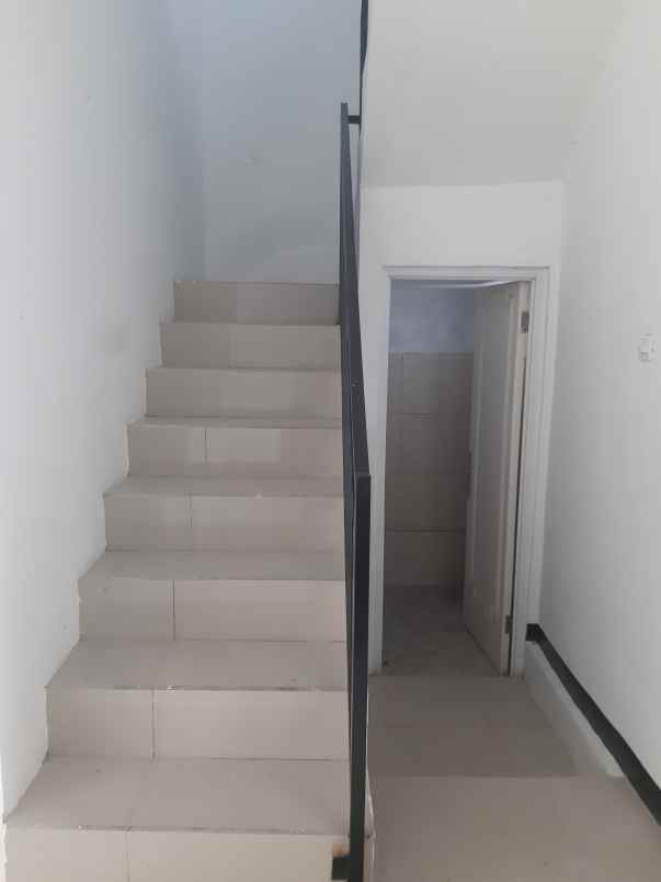 dijual rumah jl melati raya