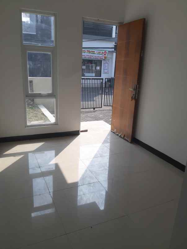 dijual rumah jl melati raya