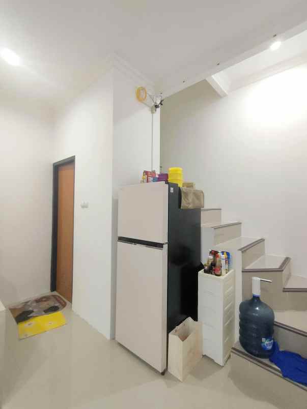 dijual rumah jl pondok kelapa selatan