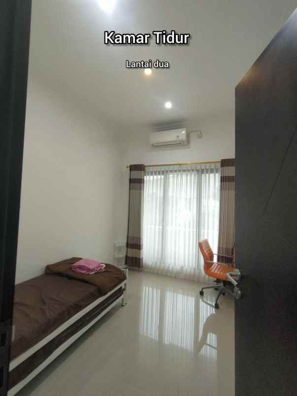 dijual rumah jl pondok kelapa selatan