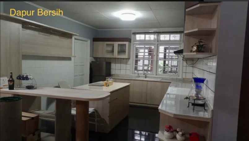 dijual rumah jl raya cibubur