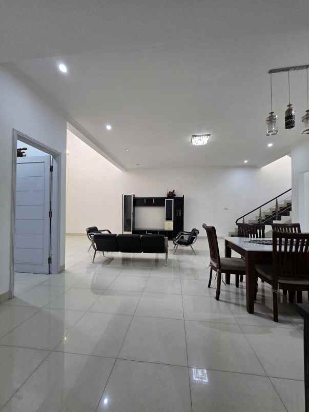 dijual rumah jl raya komplek duren