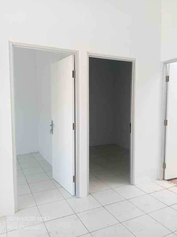 dijual rumah jl raya sepatan