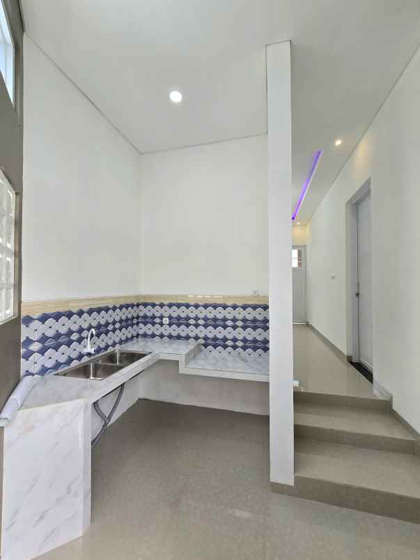 dijual rumah jl serdang raya beji depok