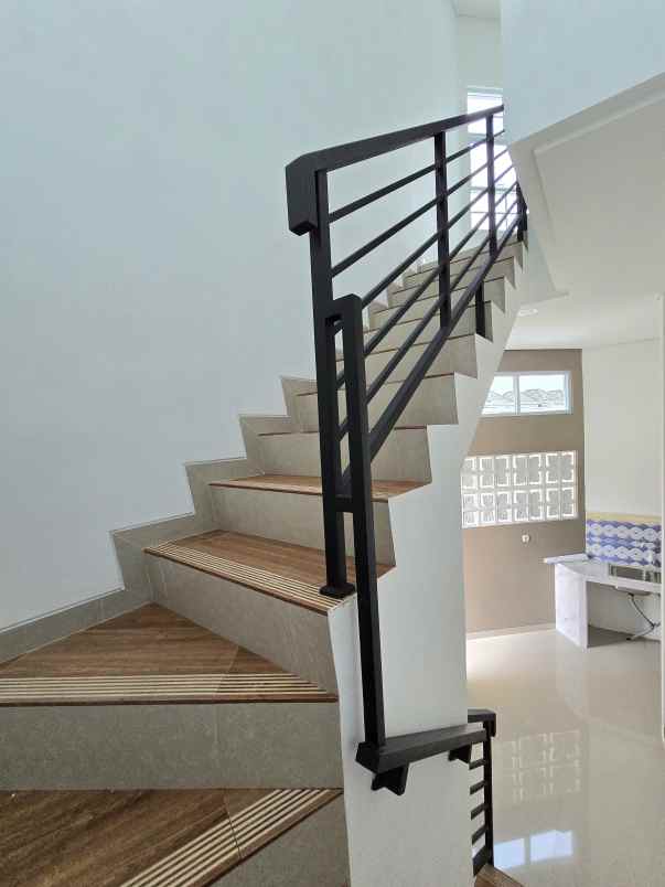 dijual rumah jl serdang raya beji depok