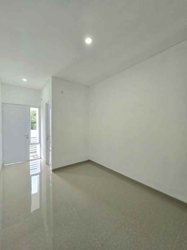 dijual rumah jl serdang raya beji depok