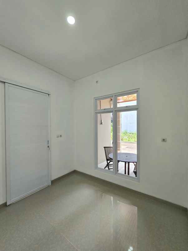 dijual rumah jl serdang raya beji depok