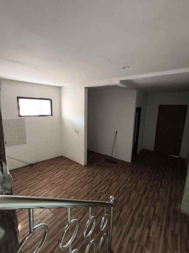 dijual rumah jl surya lestari