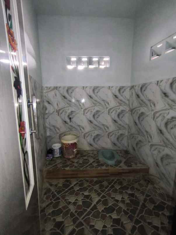 dijual rumah jl surya lestari