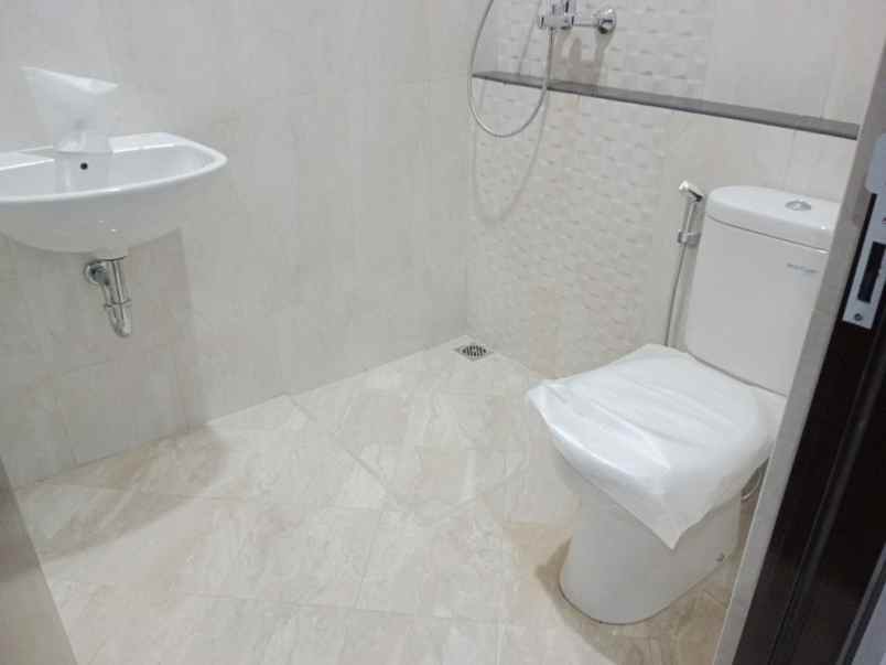 dijual rumah jl terusan jakarta