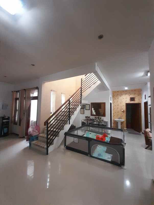 dijual rumah jl venus margahayu raya