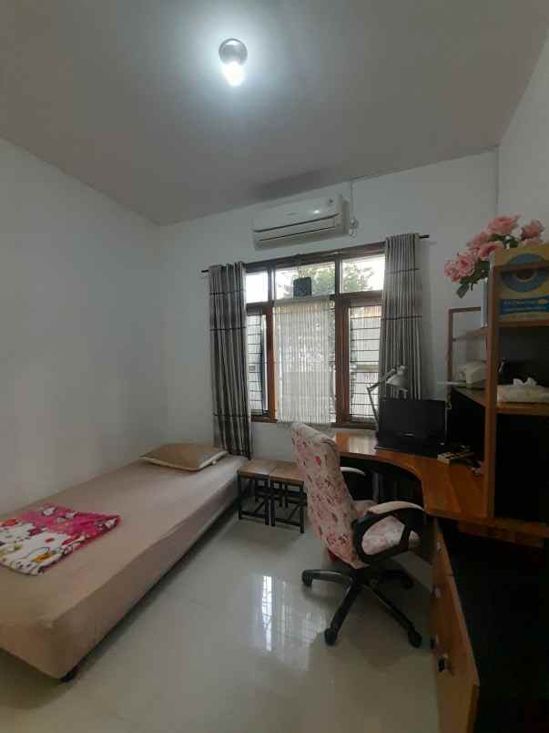 dijual rumah jl venus margahayu raya