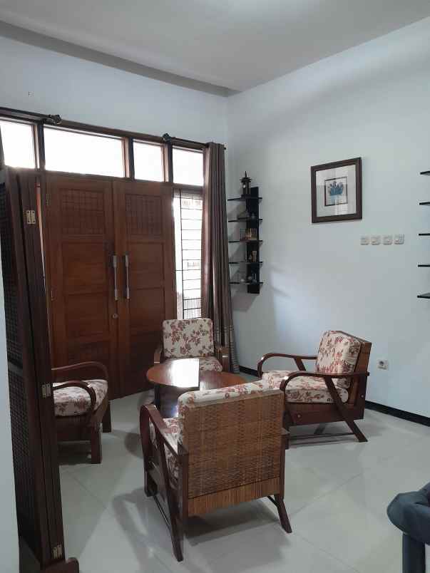 dijual rumah jl venus margahayu raya