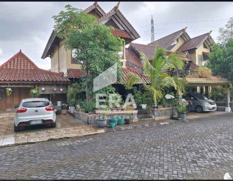 dijual rumah jln kapten haryadi