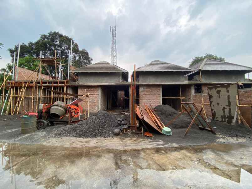 dijual rumah kadirejo purwomartani