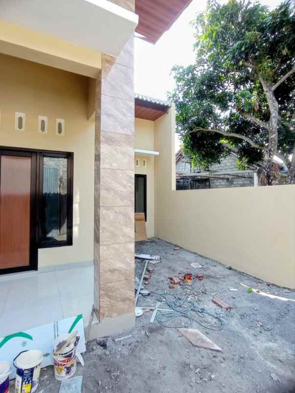 dijual rumah kadisoka