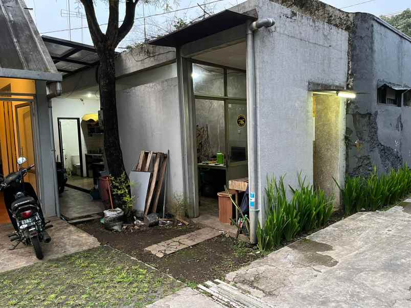 dijual rumah kantor di jalan dipatiukur dago bandung