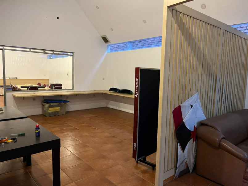 dijual rumah kantor di jalan dipatiukur dago bandung