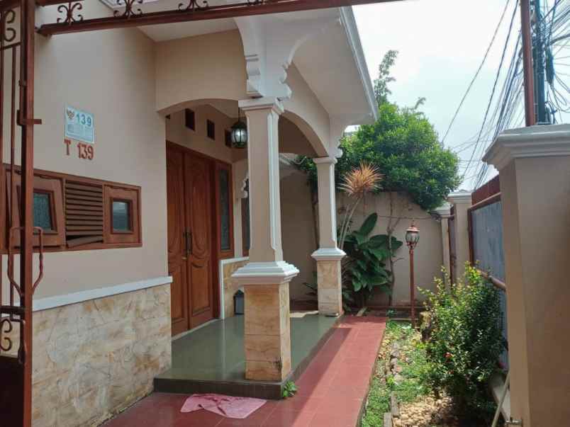 dijual rumah kebon baru tebet