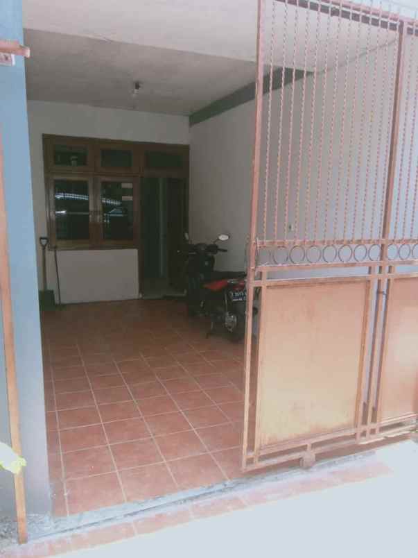dijual rumah komp melati indah