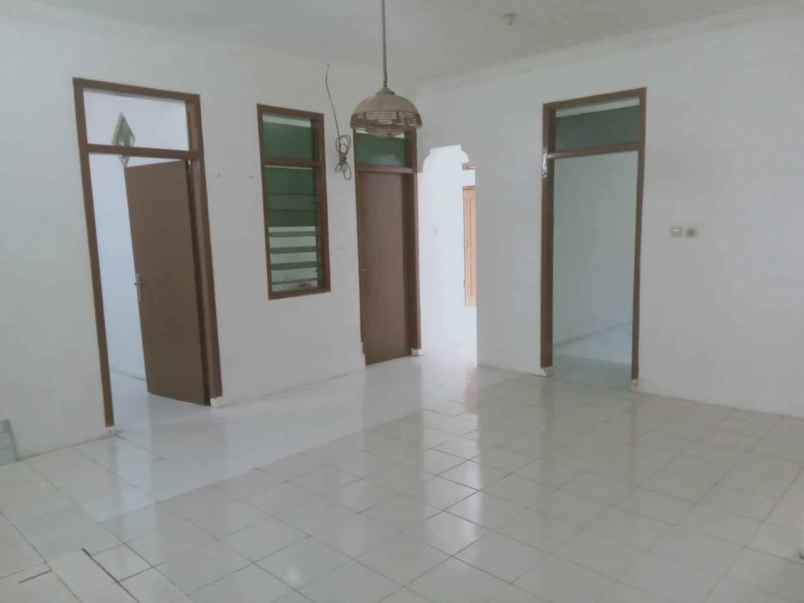dijual rumah komp melati indah