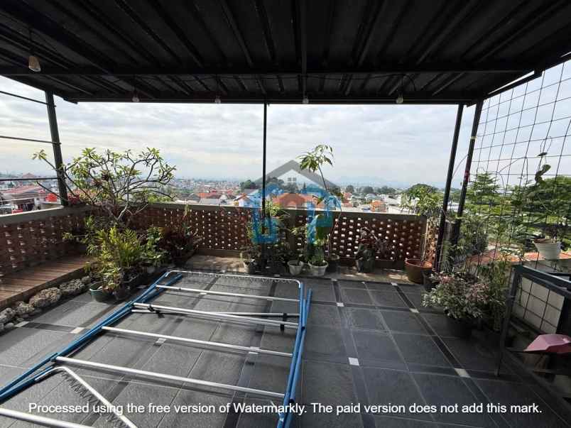 dijual rumah komplek cihanjuang