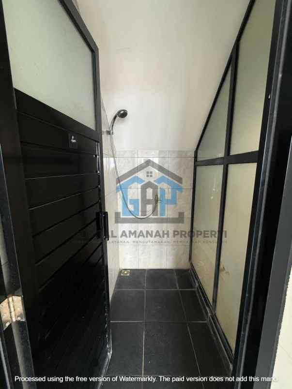 dijual rumah komplek cihanjuang